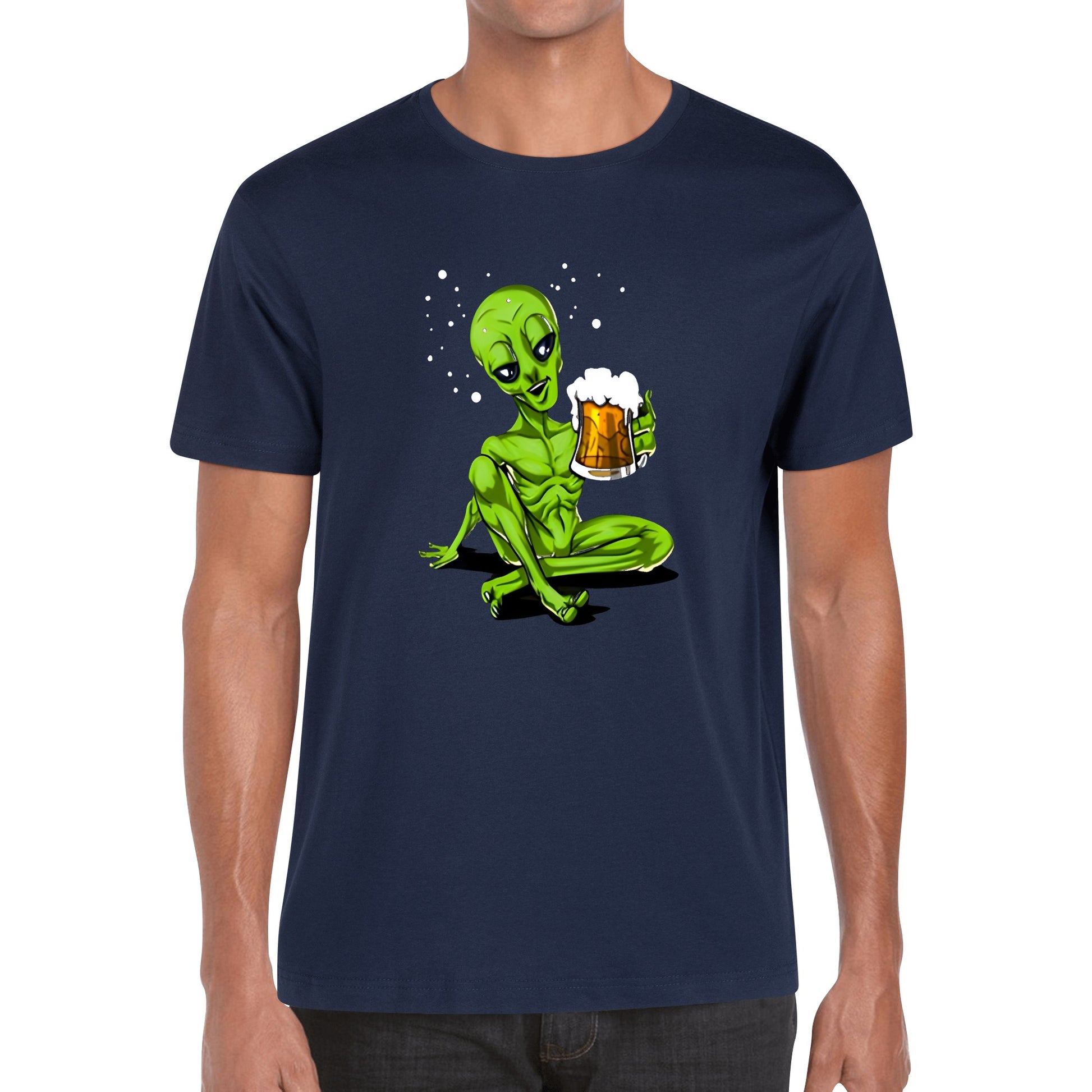 T-Shirt Alien Drinking Beer DrinkandArt